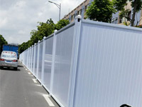 建筑工地用PVC圍擋有哪些優勢和特點？